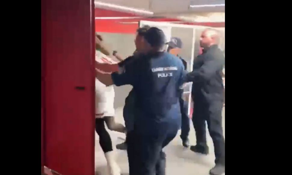 Video - Η σοκαριστική επίθεση του Ταϊρίκ Τζόουνς στον Κέντρικ Ναν