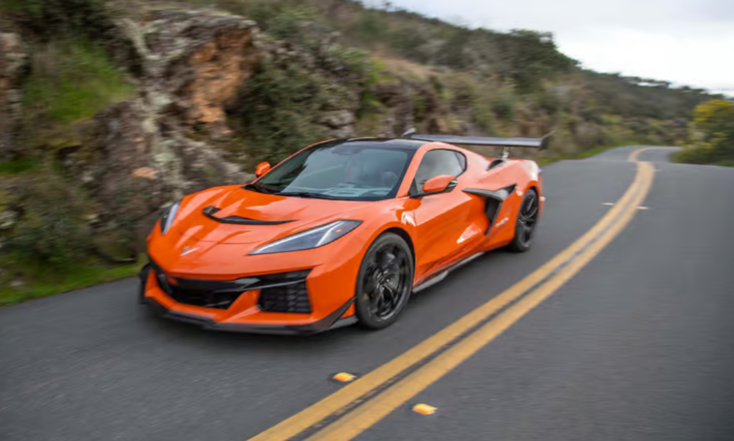 Η Chevrolet Corvette ZR1X έμαθε τα hypercars να τρώνε τη σκόνη της